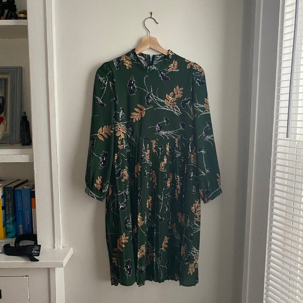 Floral Green Shift Dress – Tagged M (Fits Like S)